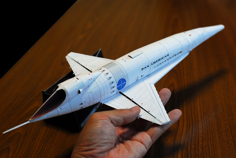 Illustration for article titled Japanese craftsman creates perfect sci-fi ship replicas using just paper